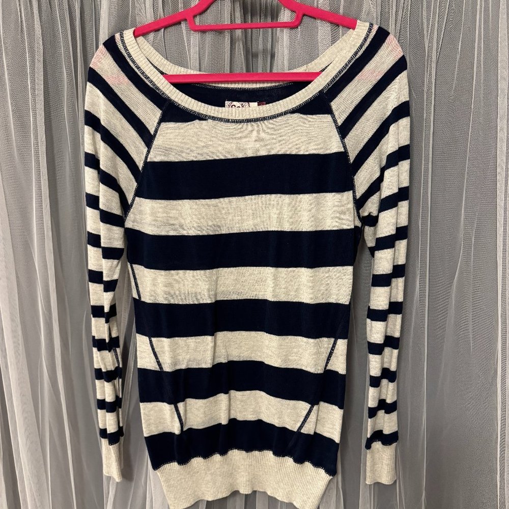 Navy and white stripe lightweight summer sweater. L